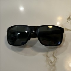 Maui Jim Red Sands MJ432-2M Polarized Square Sunglasses has a tiny scratch