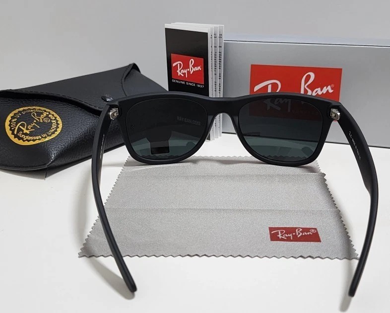Ray-Ban Justin Classic Unisex Grey Lens Black Sunglasses – (RB4165 622/T3)