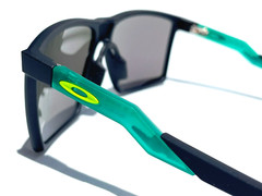 NEW Oakley FUTURITY SUN Satin Black PRIZM Jade Mirror Lens Sunglass 9482-02