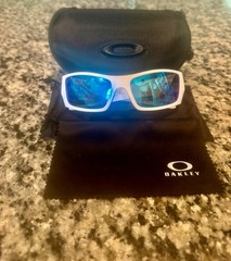 Oakley White OO9014 Polarized Sunglasses w/ Cleaning Cloth & Carrying Pouch