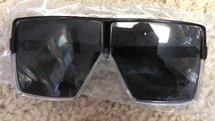 Lot of 6 pairs of Unisex Sunglasses, New in plastic bags or with tags, nice lot