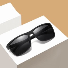 Unisex Polarized Square Sunglasses Lightweight TR90 Frame UV400 Protection-Brown