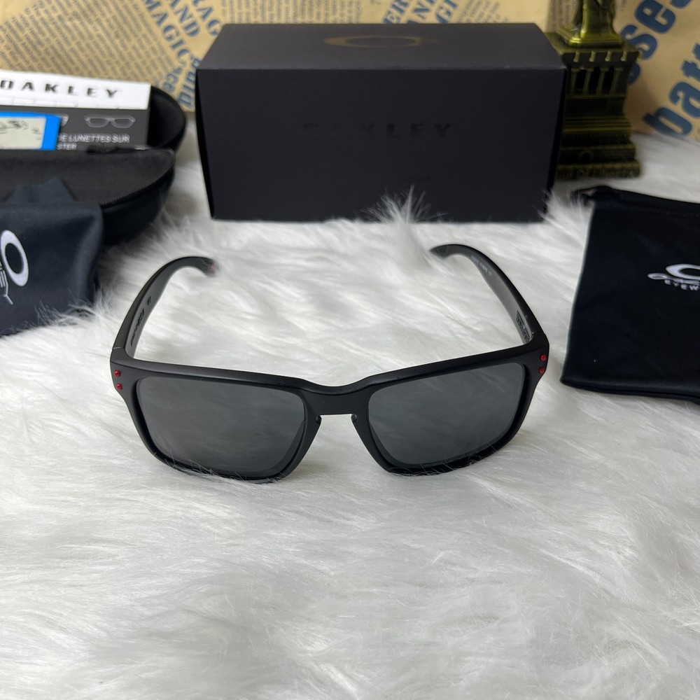 Oakley Holbrook Sunglasses Black Smoke Frame Red Logo Polarized Lens UV400 New