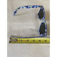 Ray-Ban Wayfarer sunglasses. Exterior frame color in blue interior floral Print