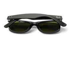 Ray-Ban New Wayfarer Sunglasses RB2132 622/17 Black Rubber Blue Flash 55mm Case