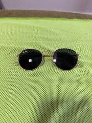Ray-Ban RB3447 Sunglasses Round Metal, 50-21, Polished Gold Frame, Black