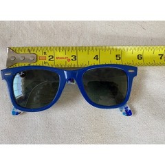 Ray-Ban Wayfarer sunglasses. Exterior frame color in blue interior floral Print
