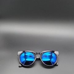 Men’s Round Sunglasses Black Plastic Frame Blue Mirrored Lens Lightweight 5-3/4″