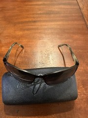 MAUI JIM SUNGLASSES right lens cracked, case included MJ 244-02/E