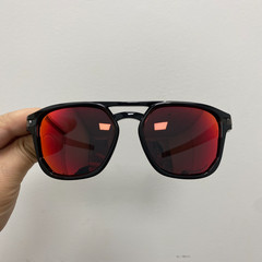 Vintage Oakley Latch beta OO9436 Polarized Sunglasses PRIZM Burgundy Lens Black