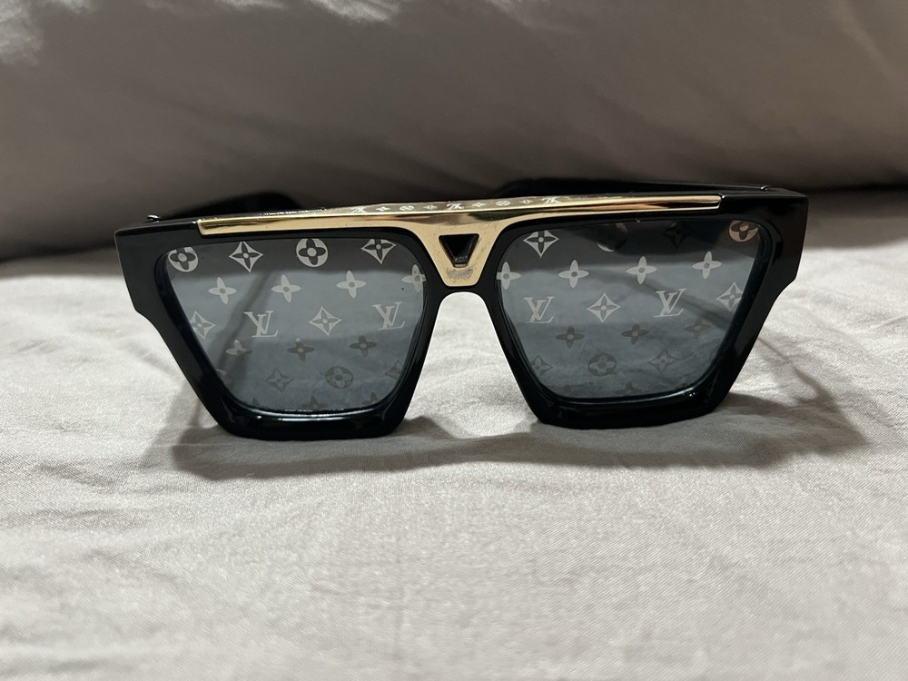 Louis Vuitton Men’s Square Sunglasses Black Frame Monogram Gray Tinted Logo
