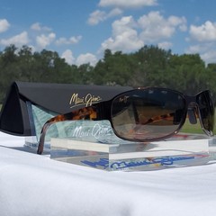 **NEW + RARE** Maui Jim “MAKENA” 244-20 Gloss Dark Brown {STAINLESS STEEL WRAPS}