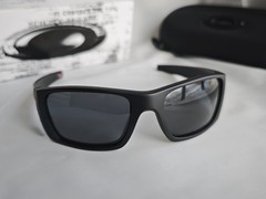 New Oakley Sunglasses Fuel Cell OO9096-05 Black Frame Gray Lens