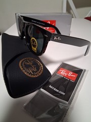 Ray-Ban Men’s Wayfarer Sunglasses Black Plastic Frame Green Glass Tinted