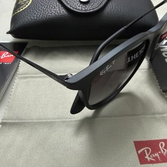 Ray-Ban RB4171 622/T3 54-18 Erika Matte Black Frame Grey Gradient Polarized Lens