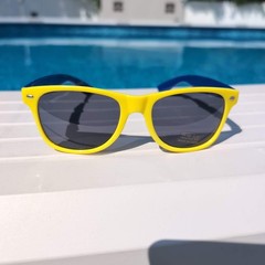 Cupcake Wine Vineyards Yellow & Blue Choose Joy Branded 400 UV Sunglasses – NWOT