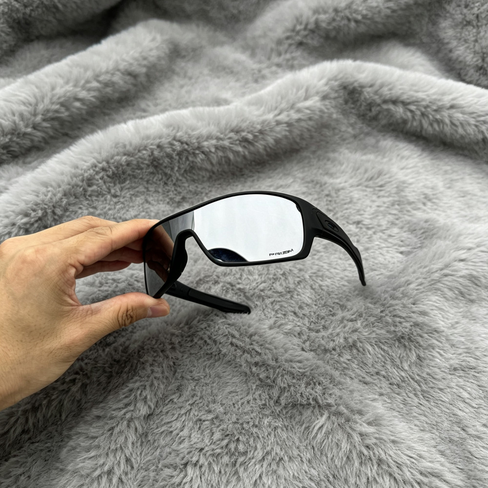 Oakley Turbine Rotor PRIZM Men’s Sunglass OO9307 Silver Lens Black Frames