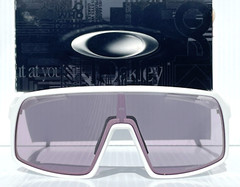 NEW Oakley SUTRO Matte White PHOTOCHROMIC Clear Lens Sunglass 9406-99