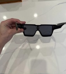 Louis Vuitton Men’s Full Rim Rectangle Sunglasses Black Plastic Gray Tinted