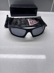 Brand New Oakley Sunglasses OO9014 11-122 Gascan Matte Black Polarized Lens 61mm