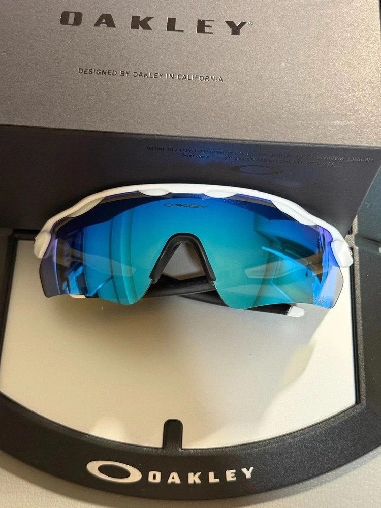 Oakley Radar EV Path OO9208 Sunglasses white Frame Black Foot Blue Polarization