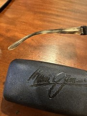 MAUI JIM SUNGLASSES right lens cracked, case included MJ 244-02/E