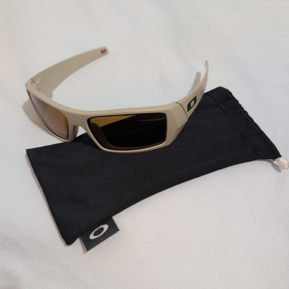 OAKLEY GASCAN OO 11-105 US Flag Desert Tan Gold Iridium Men’s Sunglasses