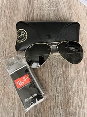 Ray-Ban RB3025 Unisex Aviator Sunglasses Polarized with Gold Frame and Case