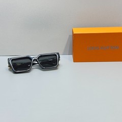 Louis Vuitton Z1165W Sunglasses Black Frame Gray Lens Gold Detail New Box