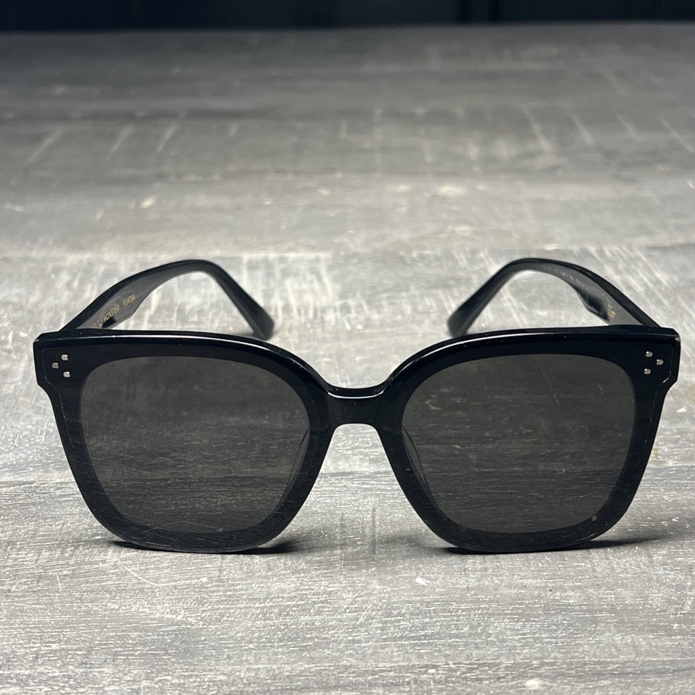 Gentle Monster Her 01 Square Sunglasses Black Oversized 65-15-147 READ