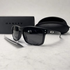 Oakley Holbrook Sunglasses Matte Black Frame Polarized Black Lens UV400 New