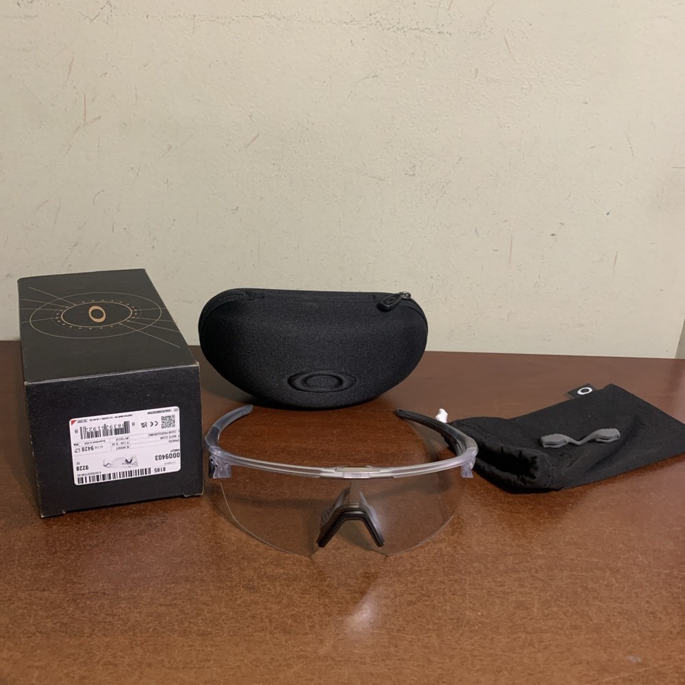Oakley SPHAERA Matte Clear PHOTOCHROMIC Clear To Black Iridium Sunglass 9403-07