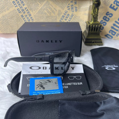 Oakley Holbrook Sunglasses Matte Black Frame Black Polarized Lens UV400