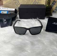 Oakley Holbrook Sunglasses Matte Black Frame Polarized Black Lens UV400 New