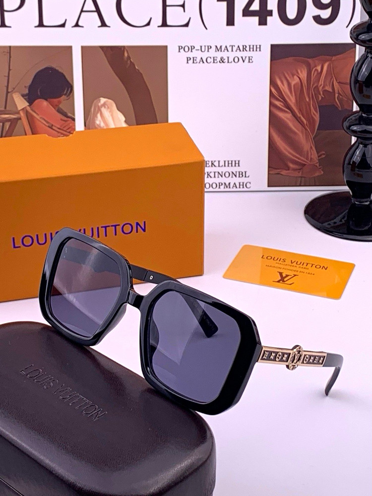 Louis Vuitton Black Square Sunglasses Gold LV Monogram Temple Unisex Shades