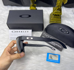 Oakley Holbrook Sunglasses Matte Black Frame Polarized Black Lens UV400 New