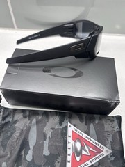 Brand New Oakley Sunglasses OO9014 11-122 Gascan Matte Black Polarized Lens 61mm