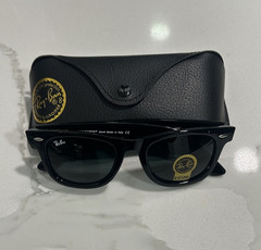 Ray-Ban Wayfarer Sunglasses Black Frame Gray G-15 Glass Lenses 50mm