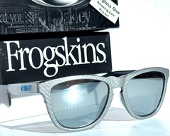 NEW Oakley Frogskins Silver Checkbox POLARIZED Galaxy Chrome Sunglass 9245-59