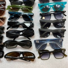 Lot Of 30 Mixed Brand Sunglasses Unisex OS Levi’s Pierre Cardin Suncloud Bundle