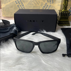 Oakley Holbrook Sunglasses Matte Black Frame Black Polarized Lens UV400