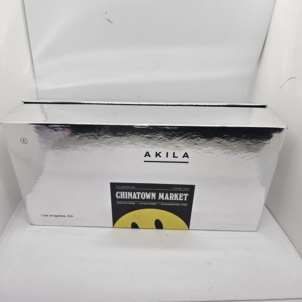 NIB Akila X China Town Market EDthos Signature Smiley Face Sun Glasses Black