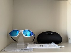 Oakley Straight Jacket OO9505 Silver Frame Blue Lens Sports Sunglasses