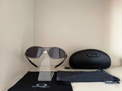 Oakley Minute 1.0 Gen1 Sunglasses – Transparent Gray Frame, Perfect Fit