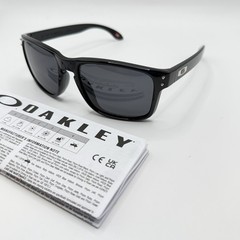 Classic Oakley Holbrook – polarized polished black frame with chrome accents
