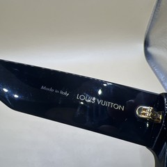 Louis Vuitton Z1579W Sunglasses. 155mm Temple Length. 50mm Lens Height.