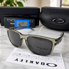 Oakley Holbrook Sunglasses Grey Smoke Frame Polarized Black Lens UV400 New