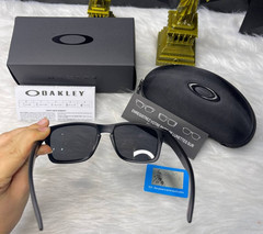 Oakley Holbrook Sunglasses Matte Black Frame Polarized Black Lens UV400 New