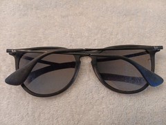 Pre-Owned Ray-Ban Erika RB4171 622/T3 54mm Polarized Black/Gray w/ Case See Pics