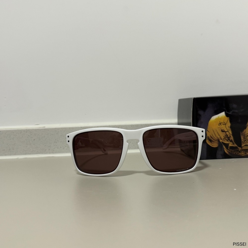 Oakley HOLBROOK Polarized OO9487 White frame sunglasses with brown lensesIN BOX